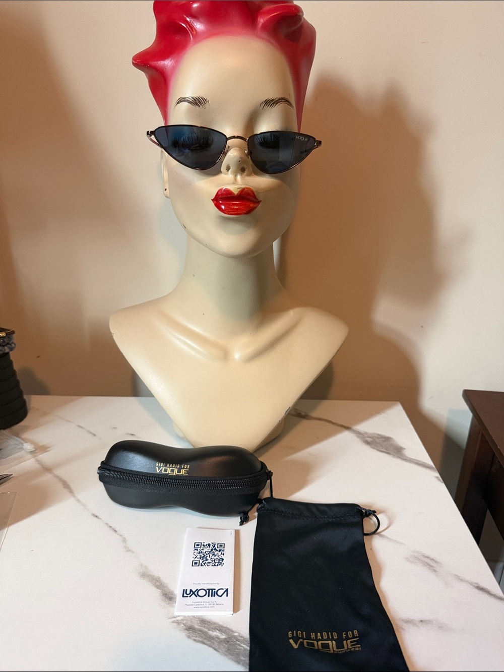 NWT‎ Gigi Hadid for Vogue Cat-Eye glasses dusty and case